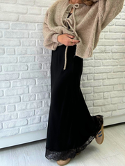 Rock mit Spitzensaum