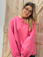 Pullover mit der Aufschrift „COPINE“