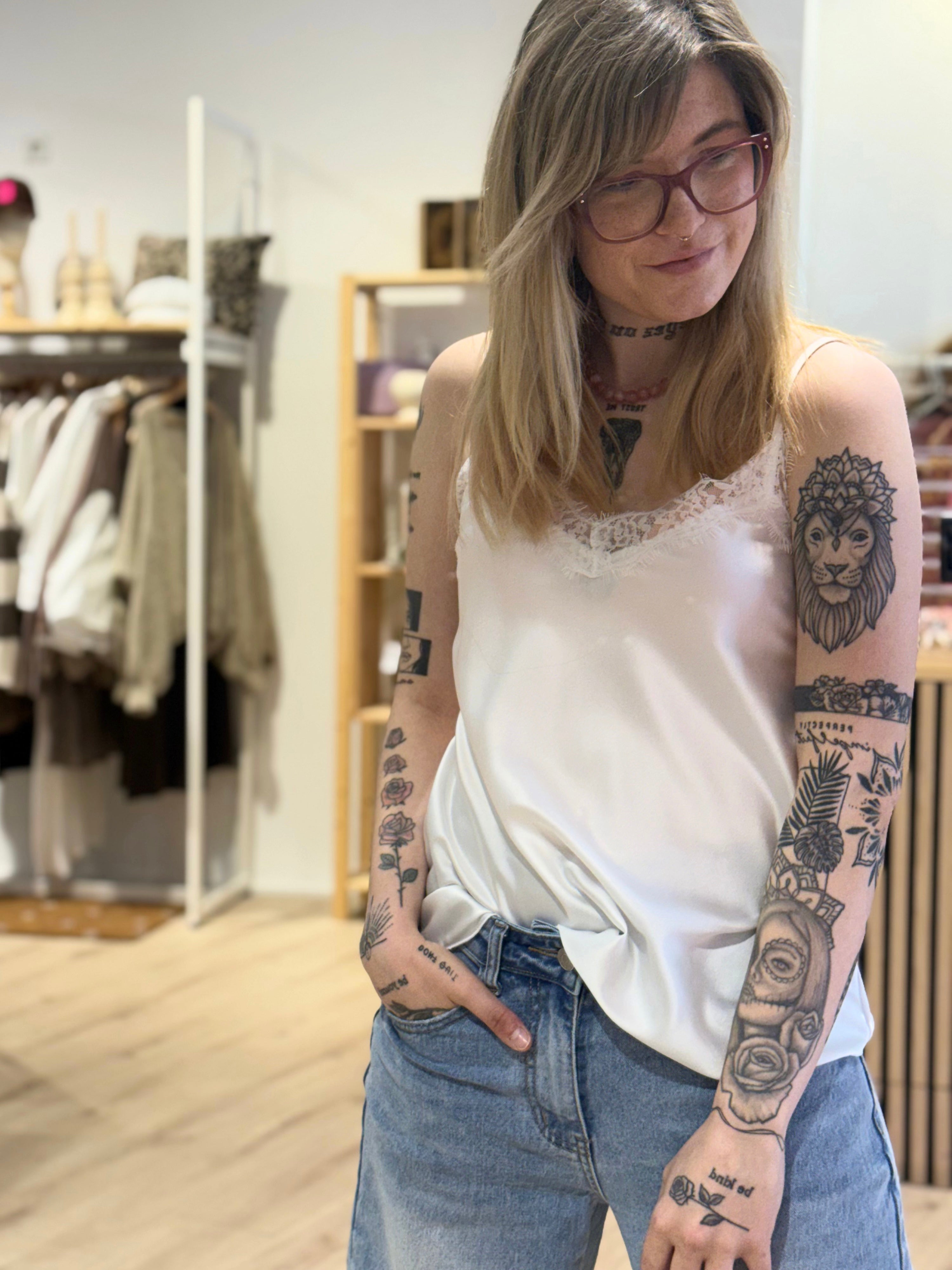 Top mit Spitze - Unique Flores 