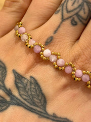 Filigranes Armband mit Flieder Perlchen