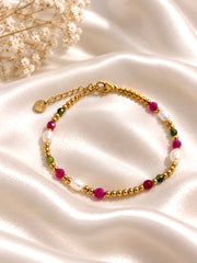 Armband mit schimmernden Perlen
