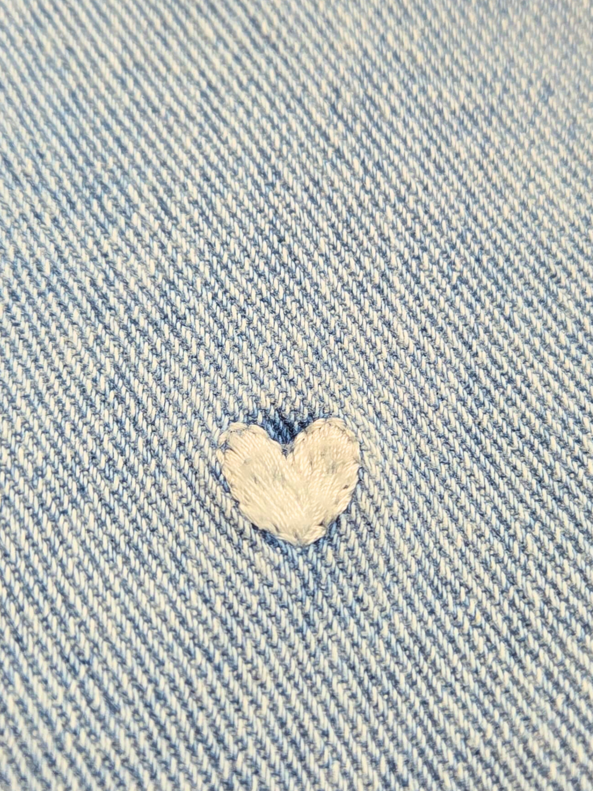 Jeans mit kleinen Herzen - Unique Flores 