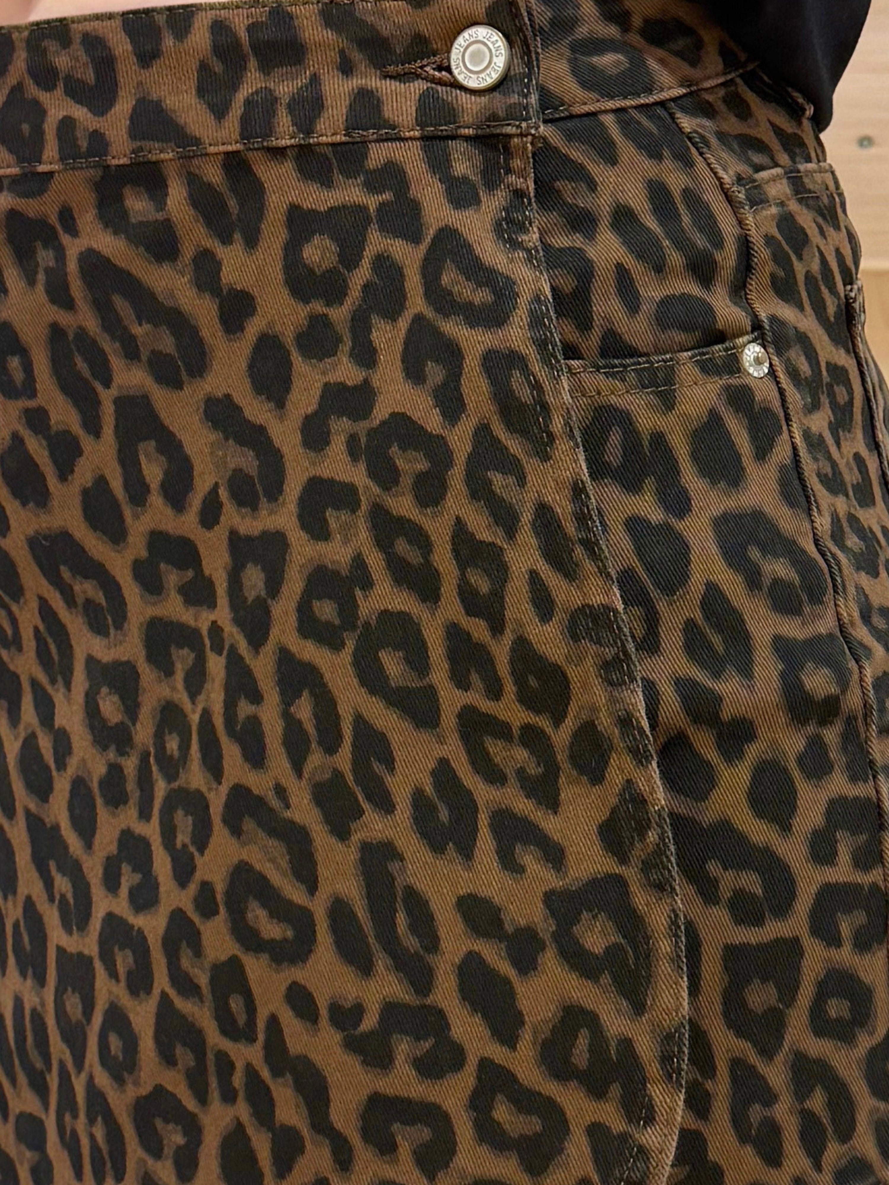 Leo Skort Redial - Unique Flores 