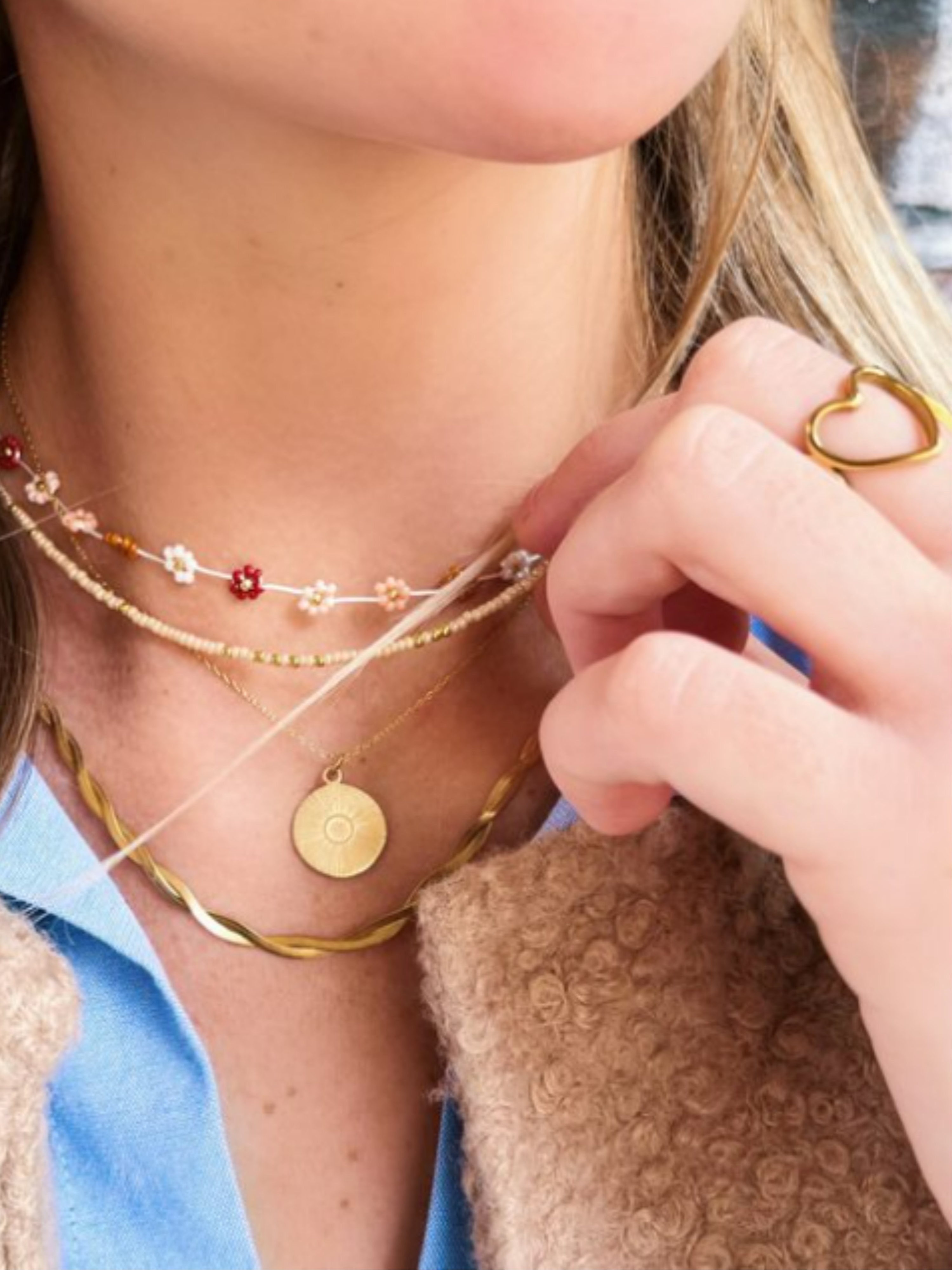 Feine Edelstahlkette mit rundem Fantasy-Charm - Unique Flores 