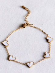 Feines Armband mit Herzen – Perlmutt - Unique Flores 