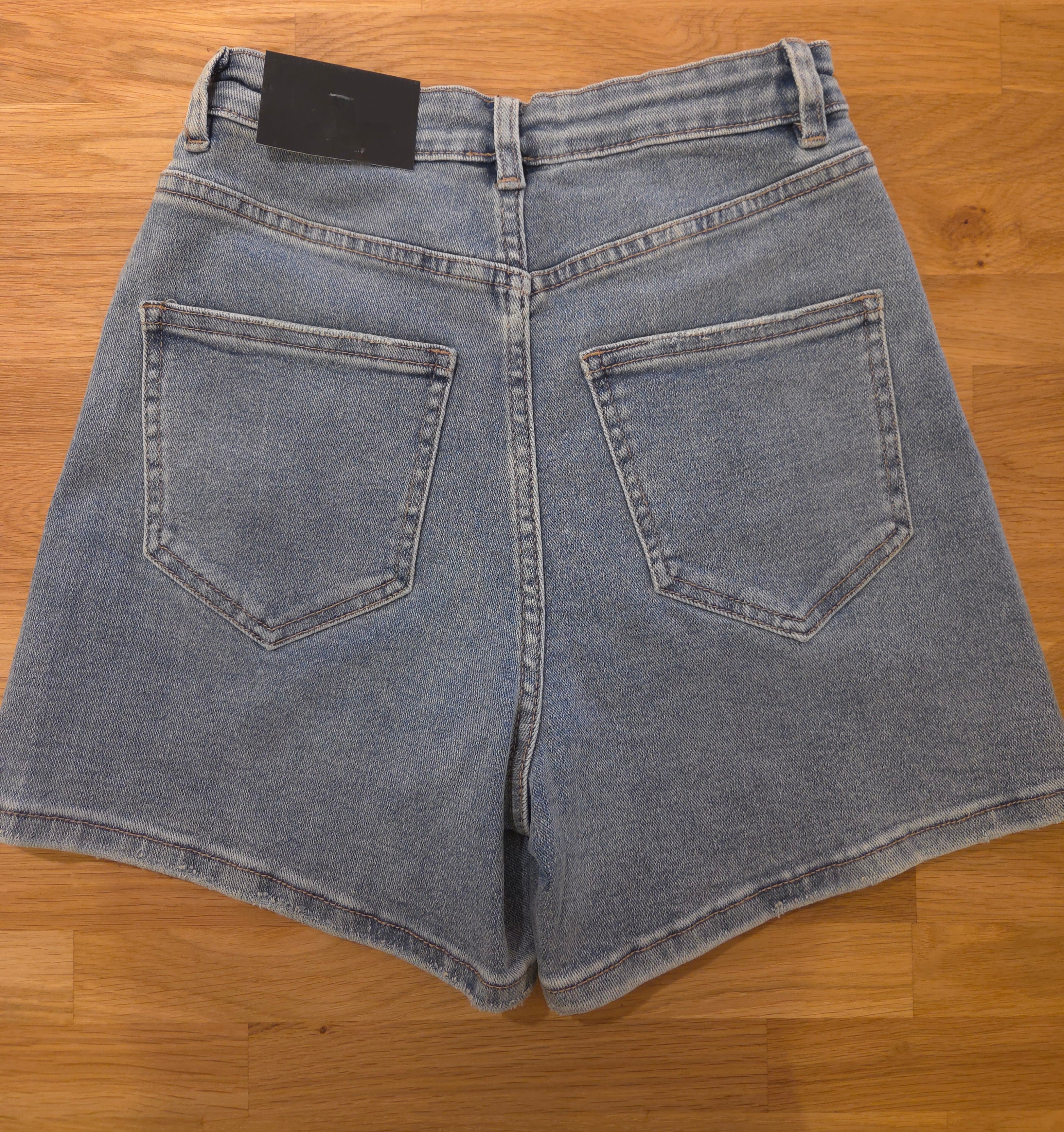 Short mit Asymmetrie - Unique Flores 