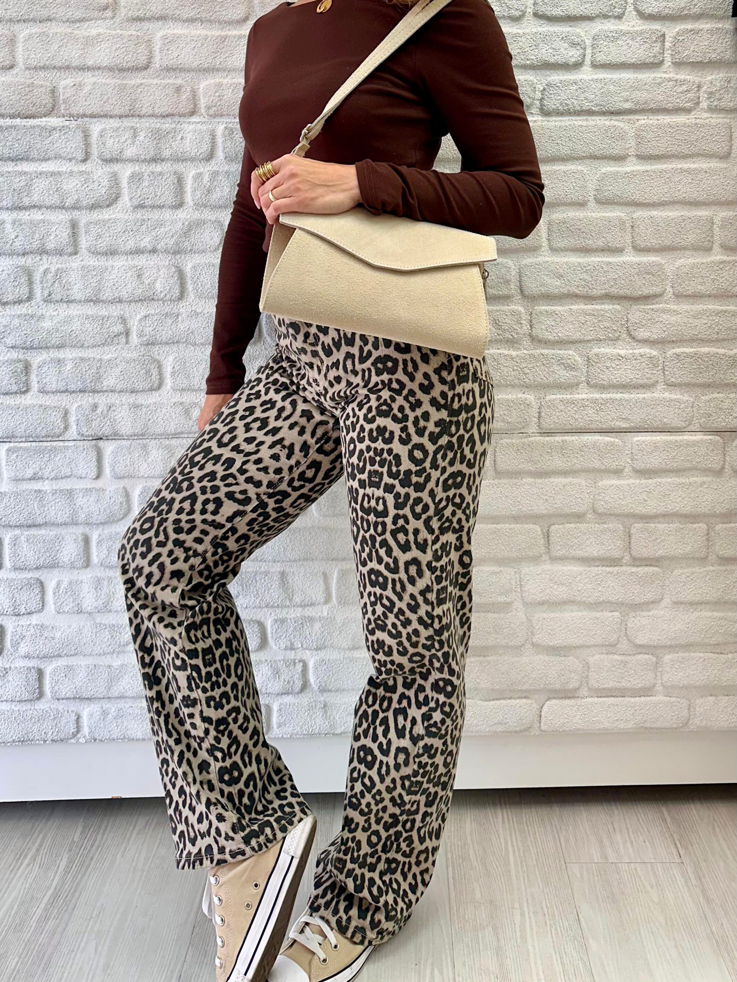 Straight Leg Jeans - Unique Flores 
