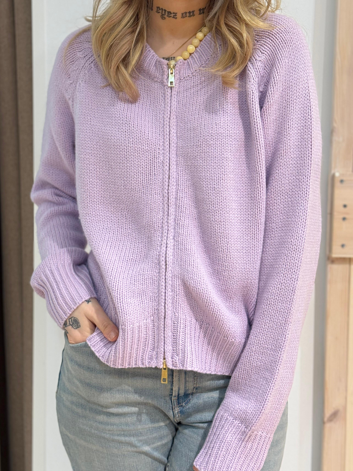 Strickjacke mit goldenen Reißverschluss - Unique Flores 