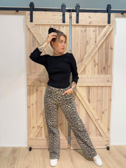 Straight Leg Jeans - Unique Flores 